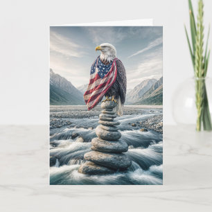 Bald Adler auf Cairn mit amerikanischer Flagge Karte