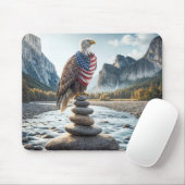 Bald Adler auf Cairn mit amerikanischer Flagge Mousepad (Mit Mouse)