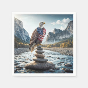 Bald Adler auf Cairn mit amerikanischer Flagge Serviette