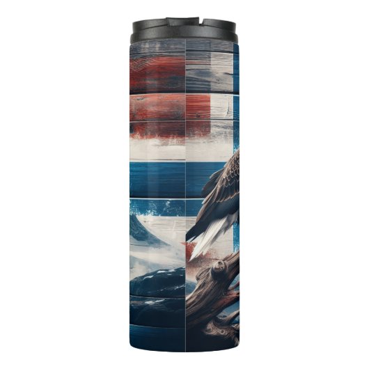Bald-Adler auf der rustikalen Flagge Thermosbecher (Rückseite)