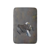 Bald-Adler, der einen Fisch anstarrt Badematte (Vorderseite Vertikal)