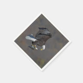 Bald-Adler, der einen Fisch anstarrt Serviette (Ecke)