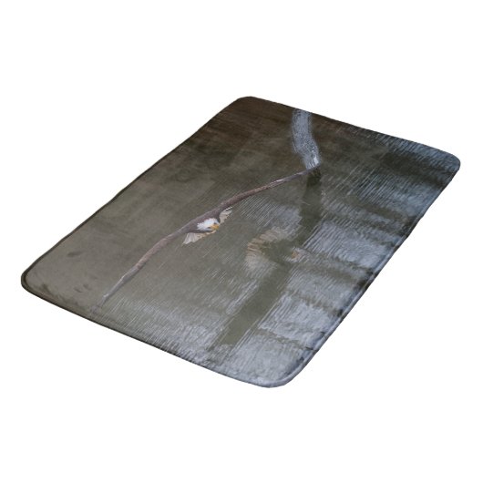 Bald Adler im Flug Badematte (Schrägansicht)