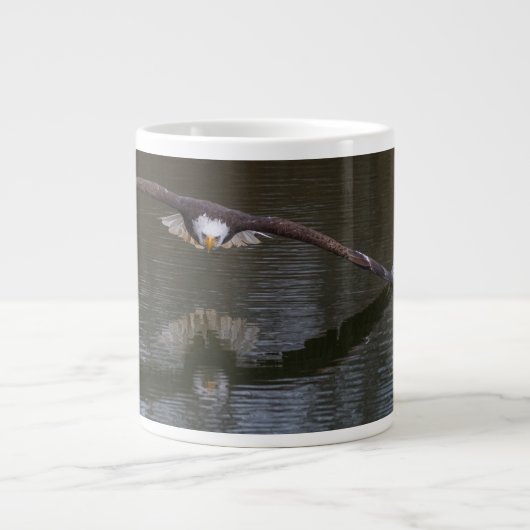 Bald Adler im Flug Jumbo-Tasse (Vorderseite)