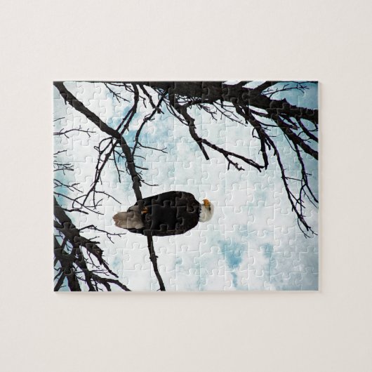 Bald Adler in einem Baum mit blauem Himmel und Wol Puzzle (Horizontal)