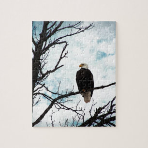 Bald Adler in einem Baum mit blauem Himmel und Wol Puzzle