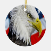 Bald-Adler-Kopf und eine amerikanische Flagge Keramik Ornament (Vorne)