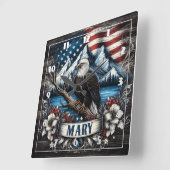 Bald Adler mit amerikanischem Flaggenhintergrund Quadratische Wanduhr (Winkel)