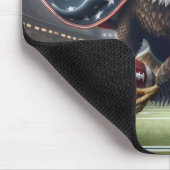 Bald Adler mit amerikanischem Fußball Mousepad (Ecke)