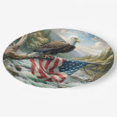 Bald-Adler mit amerikanischer Flagge auf Baumzweig Pappteller (Schrägansicht)