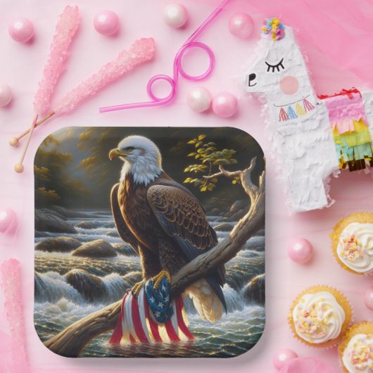 Bald-Adler mit amerikanischer Flagge auf einer Zwe Pappteller (Party)