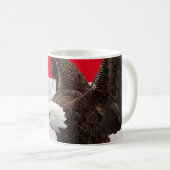 Bald Adler mit amerikanischer Flagge Kaffeetasse (VorderseiteRechts)