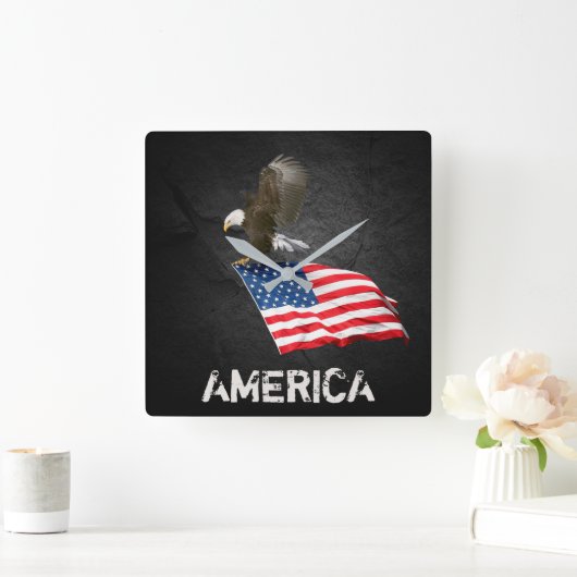 Bald Adler mit Flag auf schwarz Quadratische Wanduhr (Zuhause)