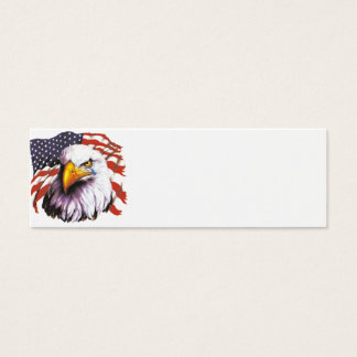 Bald-Adler mit Tear - USA-Flagge im Hintergrund