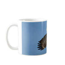 Bald-Adler taucht ins Wasser