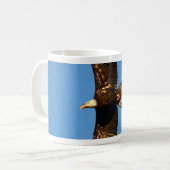 Bald-Adler über Bäumen Kaffeetasse (Vorderseite Links)