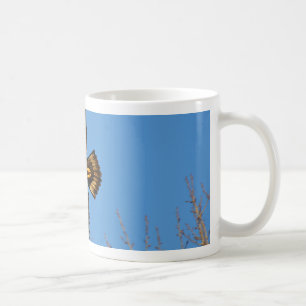 Bald-Adler über Bäumen Kaffeetasse