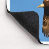 Bald-Adler über Bäumen Mousepad (Ecke)