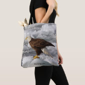 Bald-Adler über Totenbeutel Tasche (Von Nahem)