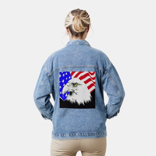 Bald Adler und amerikanische Flaggenfrauen Jeansjacke (Modell)