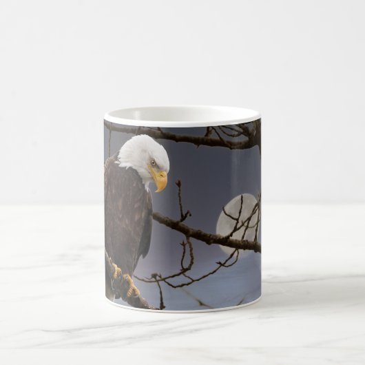 Bald-Adler unter der Natur von Vollmond Kaffeetasse (Mittel)
