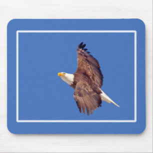 Bald Adleraugen zum Himmel Mousepad