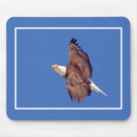 Bald Adleraugen zum Himmel Mousepad (Vorne)