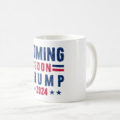 Bald darauf Trump 2024 Kaffeetasse (VorderseiteRechts)