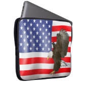 Bald Eagle auf amerikanischer Flagge Laptopschutzhülle (Vorne Rechts)