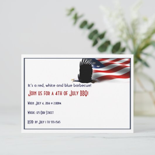 Bald Eagle fliegt die Flagge 4. Juli Einladung (Stehend Vorderseite)