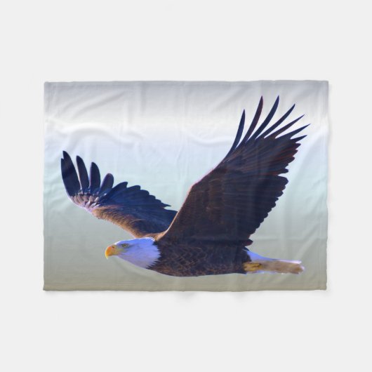 Bald Eagle Flying Fleecedecke (Vorderseite (Horizontal))