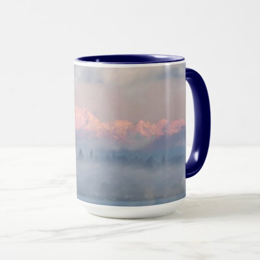 Bald Eagle Flying Over Snowcapped Mountains Blue Tasse (VorderseiteRechts)