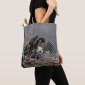 Bald Eagle mit ihrem Baby Tasche (Von Nahem)