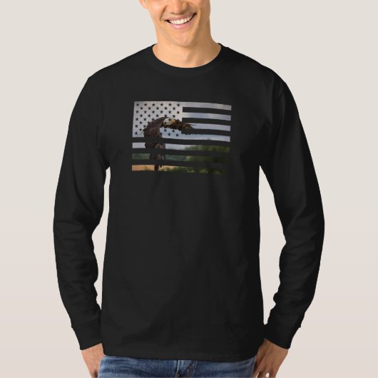 Bald Eagle on American Flag USA Wildlife T-Shirt (Vorderseite)