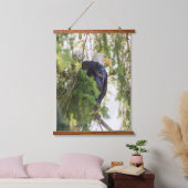 Bald Eagle perches in Douglas Fir Wandteppich Mit Holzrahmen (Schlafzimmer)