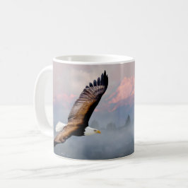Bald Eagle über den olympischen Bergen Wildnis Kaffeetasse
