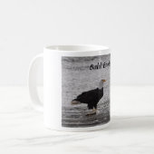 Bald Eagle über Lachs Kaffeetasse (Vorderseite Links)