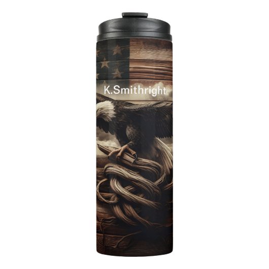 Bald Eagle über Patriotic Flag Thermosbecher (Vorderseite)