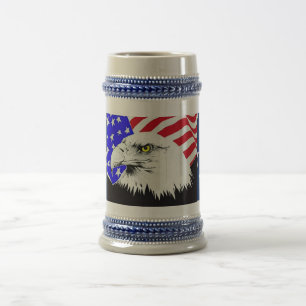 Bald Eagle und die amerikanische Flagge Bierglas