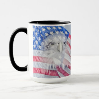 Bald Eagle und die amerikanische Flagge Tasse
