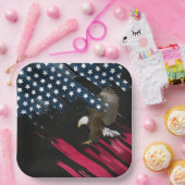 Bald Eagle unter amerikanischer Flagge Abstrakt Pappteller (Party)