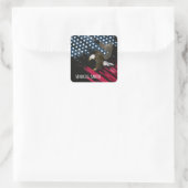 Bald Eagle unter amerikanischer Flagge Abstrakt Quadratischer Aufkleber (Tasche)