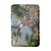 Bald Eagle verlassend Nest Badematte (Vorderseite Vertikal)
