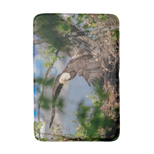 Bald Eagle verlassend Nest Badematte (Vorderseite Vertikal)