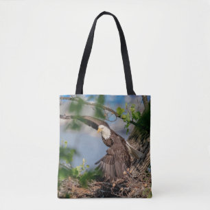 Bald Eagle verlassend Nest Tasche