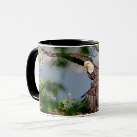 Bald Eagle verlassend Nest Tasse (Vorderseite Links)