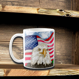 Bald Eagle vor der amerikanischen Flagge Patriotis Kaffeetasse