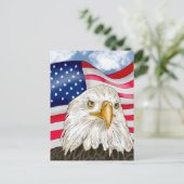 Bald Eagle vor der amerikanischen Flagge Patriotis Postkarte (Stehend Vorderseite)