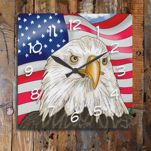 Bald Eagle vor der amerikanischen Flagge Patriotis Quadratische Wanduhr