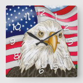 Bald Eagle vor der amerikanischen Flagge Patriotis Quadratische Wanduhr (Vorderseite)